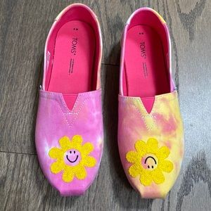 Womens Toms Fuschia Rose Tie Dye/Daisy Embroidery Alparagata, Size 8